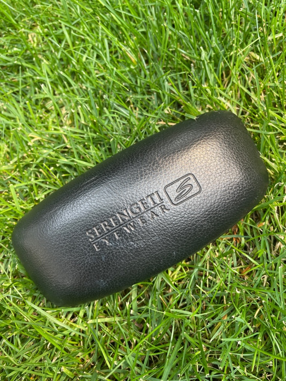 SERENGETI Black Pebbled Hard-Shell Snap Close Felted Sunglasses Eyewear Case